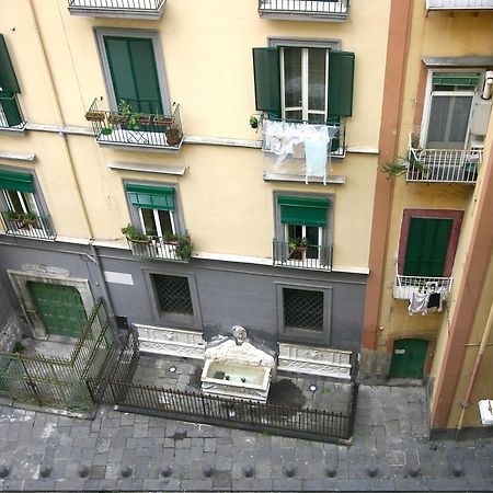 Al Centro E Meglio B&B Napoli Eksteriør billede