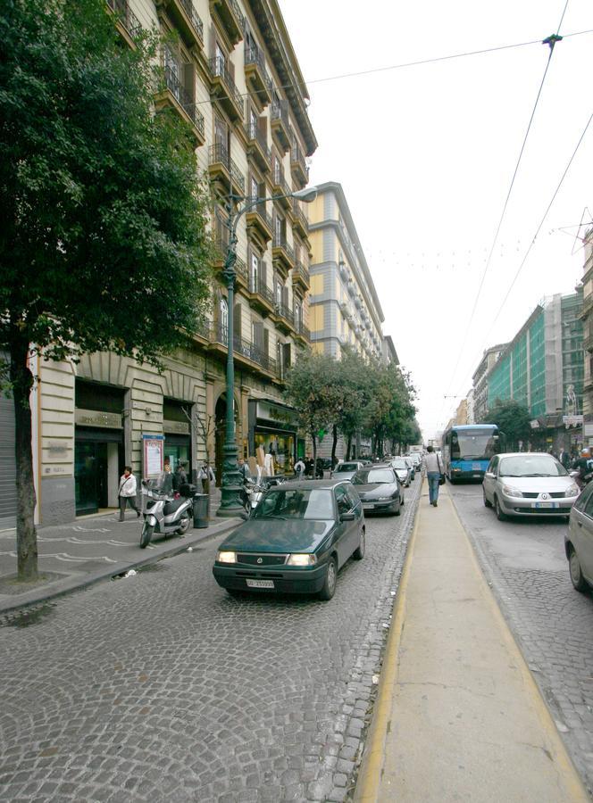 Al Centro E Meglio B&B Napoli Eksteriør billede